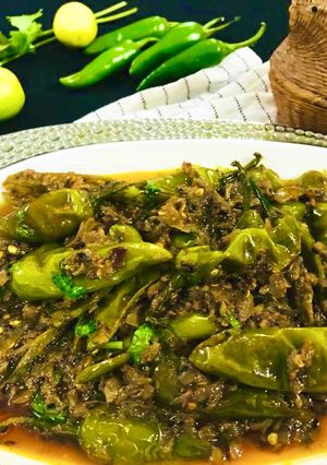 A picture of Hari mirchon ka salan.