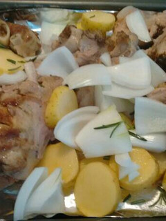 Una foto de Osobuco al horno con patatas.ॐ