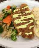 Pescado empanizado, verduras salteadas y papas al vapor