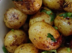 Una foto de Papas cambray al limón y Chipotle