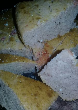 Una foto de Torta de mermelada de frambuesa y té negro 🍇🍵🍰