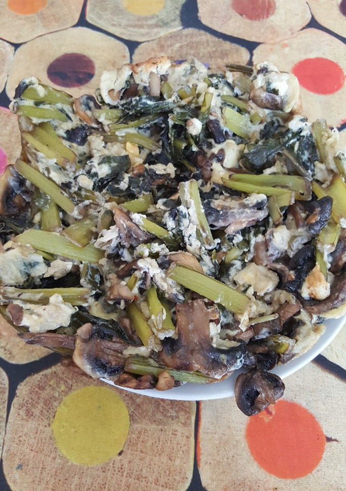 Una foto de Revuelto de acelgas y champiñones