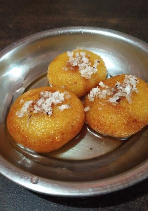 सूजी रसभरी(Suji rasbhari recipe in hindi) रेसिपी मुख्य फोटो