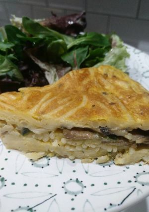 Una foto de Fritata de spaguetti, champiñón y calabacín