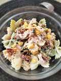 Ensalada de pasta con atún y mayonesa de alcaparras y anchoas