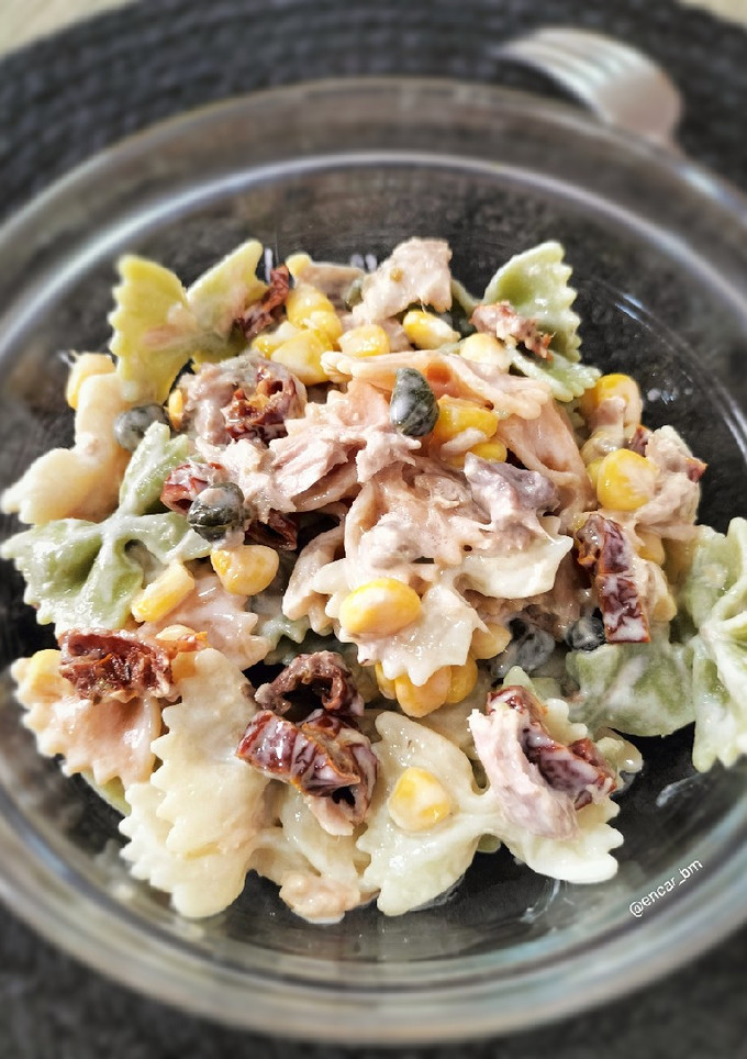 Una foto de Ensalada de pasta con atún y mayonesa de alcaparras y anchoas