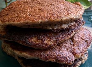 Una foto de Pancake de quinoa, avena y banana