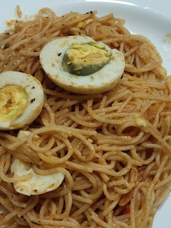 Una foto de Espaguetis con huevos