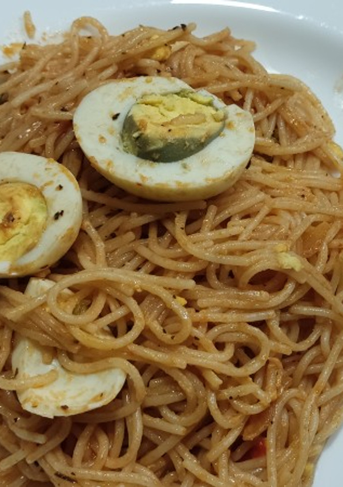 Una foto de Espaguetis con huevos