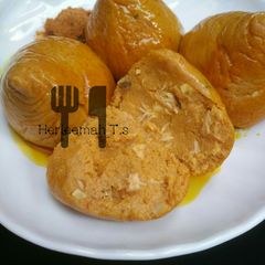 A picture of Moimoi with fish.
