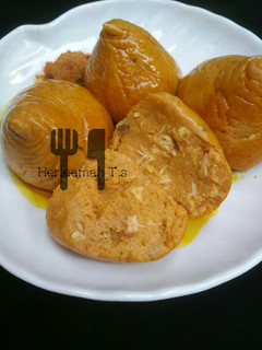 A picture of Moimoi with fish.