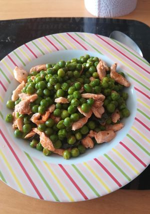 Una foto de Guisantes con pollo