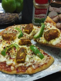 পনির লেসুনি টিক্কা পিজ্জা (paneer lahsuni tikka pizza recipe in Bengali) রেসিপির প্রধান ছবি