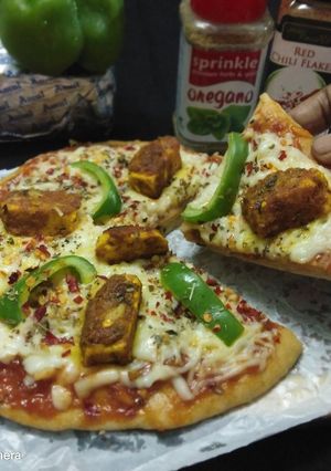 পনির লেসুনি টিক্কা পিজ্জা (paneer lahsuni tikka pizza recipe in Bengali) রেসিপির প্রধান ছবি