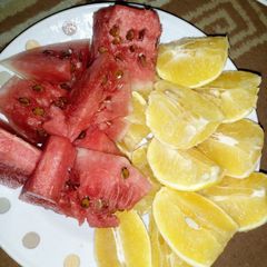 A picture of Watermelon and orange.