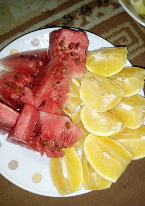 A picture of Watermelon and orange.