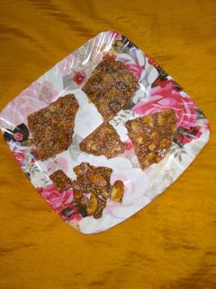 ડ્રાય ફ્રૂટ ચીકી (Dry fruit Chiki Recipe In Gujarati) રેસીપી મુખ્ય ફોટો