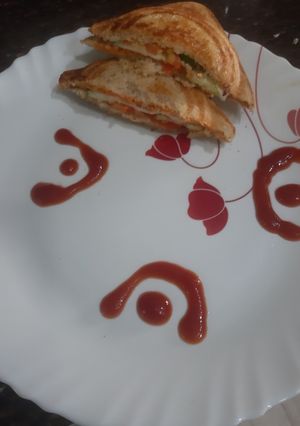 स्पाइसी सैंडविच(SPICY SANDWICH RECIPE IN HINDI) रेसिपी मुख्य फोटो