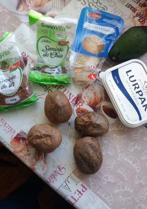 O poză a rețetei Salată de cartofi cu avocado și parmezan.