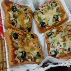 A picture of Bread pizza.