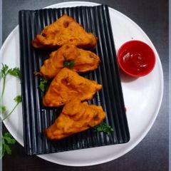 A picture of Bread pakoda.
