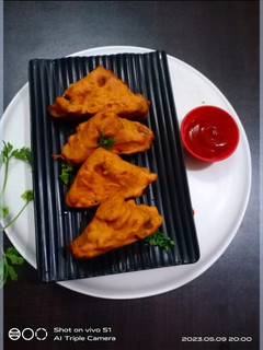 A picture of Bread pakoda.