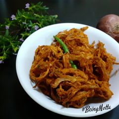 A picture of Kanda Bhaji.