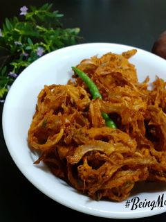 A picture of Kanda Bhaji.