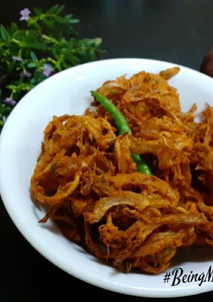 A picture of Kanda Bhaji.