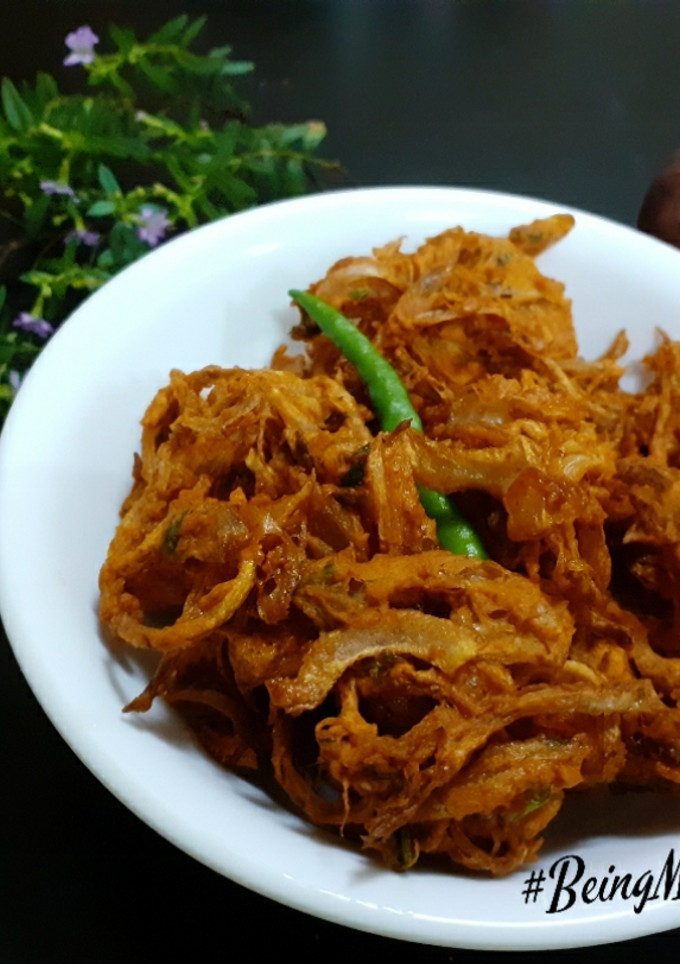 A picture of Kanda Bhaji.