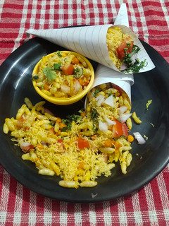 સૂકી ભેળ (Suki Bhel Recipe In Gujarati) રેસીપી મુખ્ય ફોટો