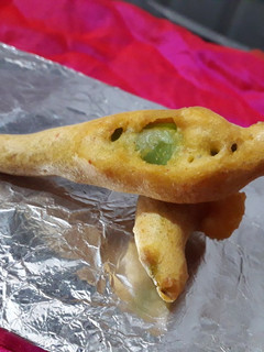 મરચા ના ભજીયા(marcha na bhajiya in gujarati) રેસીપી મુખ્ય ફોટો