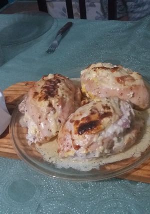 Una foto de Pechugas con crema rellenas de jamón y queso!