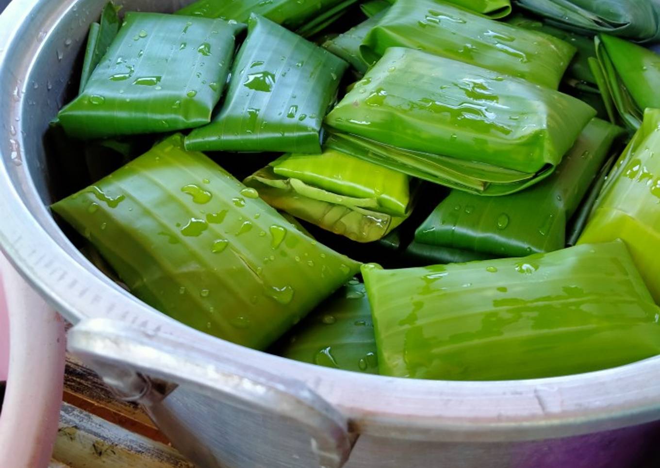 Kue bungkus pisang/roko-roko unti khas makassar