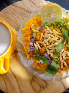 ઈન્દોરી પૌવા (Indori Pauva Recipe In Gujarati) રેસીપી મુખ્ય ફોટો