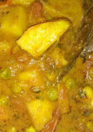 A picture of Aaloo matar.