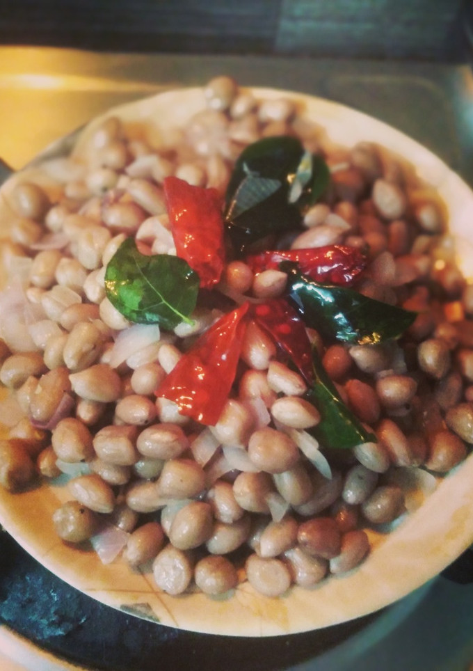 புரதச்சத்து நிறைந்த வேர்க்கடலை சுண்டல் (Verkadalai sundal recipe in tamil) செய்முறை முக்கிய புகைப்படம்