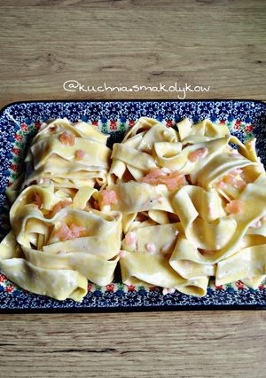 Zdjęcie przepisu Tagliatelle z wędzonym łososiem.