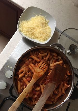 Penne paradicsomos kagylóval recept fotója
