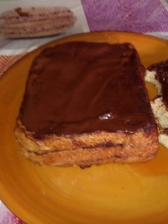 Una foto de Bocadillo francés triple con nocilla