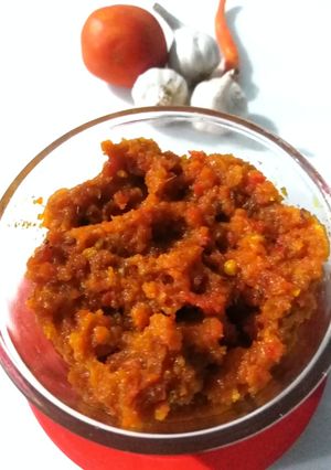 लहसुन मिर्च की चटनी (Garlic Mirch Chutney Recipe In Hindi) रेसिपी मुख्य फोटो