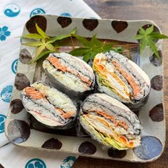 A picture of Japanese Rice Sandwich (Onigirazu).