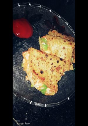 फोल्डेड शोल्डेड पराठा (Folded Sholded paratha recipe in Hindi) रेसिपी मुख्य फोटो