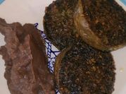 Una foto de morcilla frita