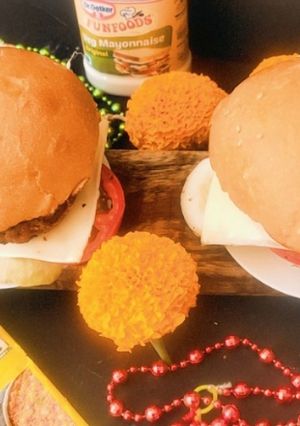 A picture of Cheese Burger.