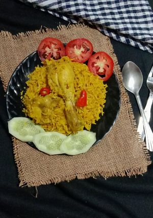 চিকেন ভুনা খিচুড়ি (Chicken bhuna khichdi recipe in Bengali) রেসিপির প্রধান ছবি