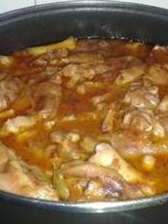 Una foto de Pies de cerdo con salsa
