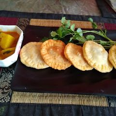 A picture of Matar kachori.