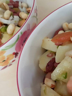 Una foto de Ensalada de patata y alubias
