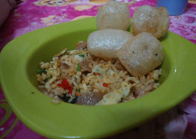 Nasi Goreng Telur, Bakso, Sosis, Daging Ayam & Sawi